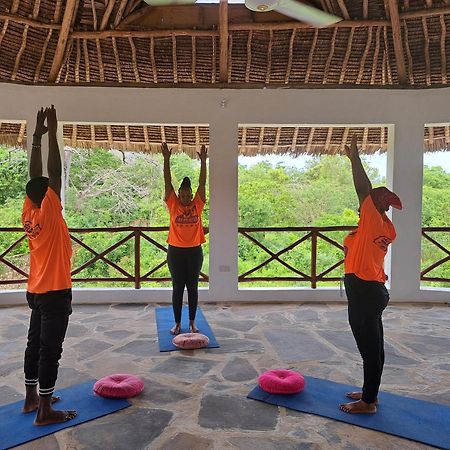 לינה וארוחת בוקר אוקונדה Diani Yoga Barn מראה חיצוני תמונה