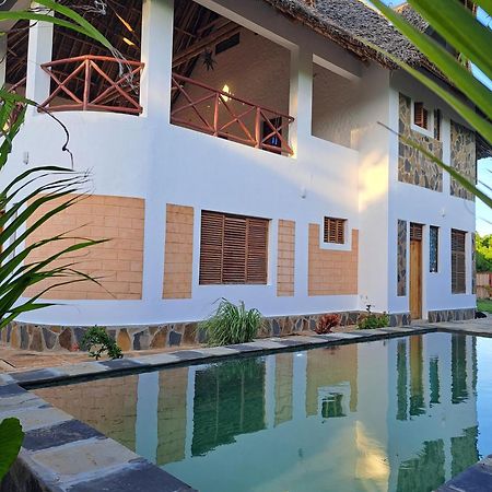 לינה וארוחת בוקר אוקונדה Diani Yoga Barn מראה חיצוני תמונה