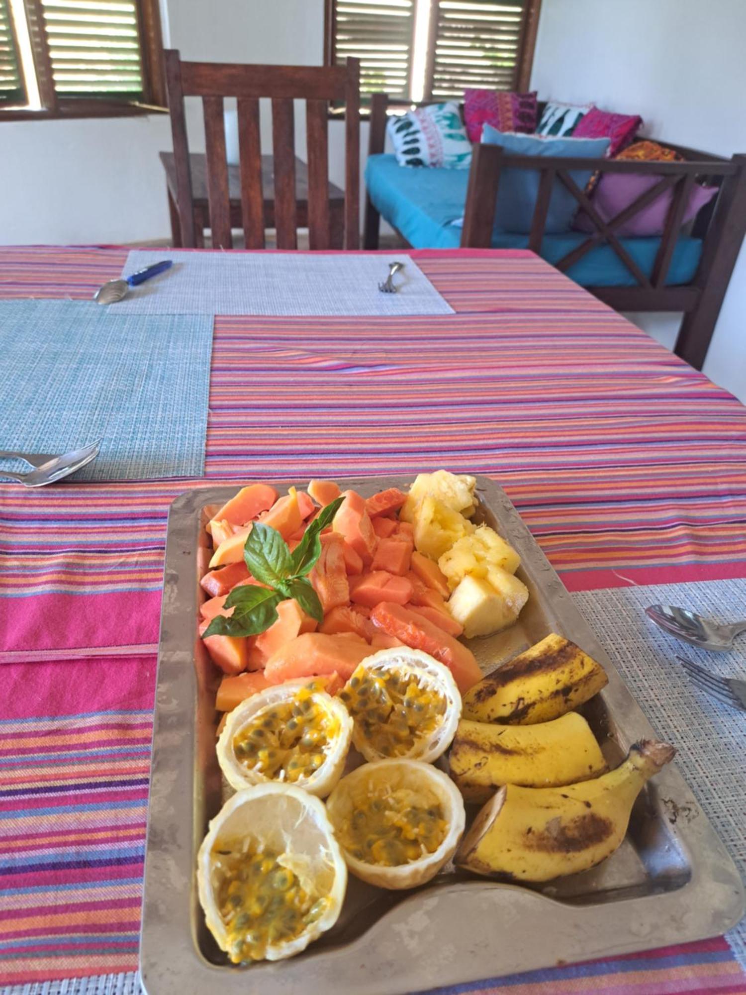 לינה וארוחת בוקר אוקונדה Diani Yoga Barn מראה חיצוני תמונה