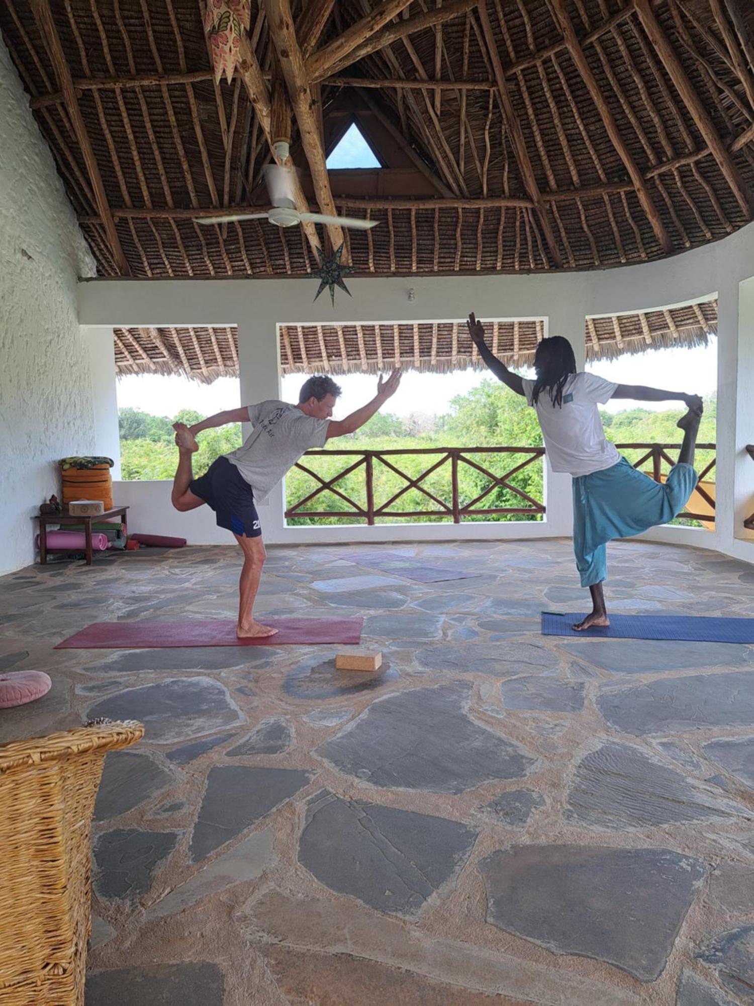 לינה וארוחת בוקר אוקונדה Diani Yoga Barn מראה חיצוני תמונה